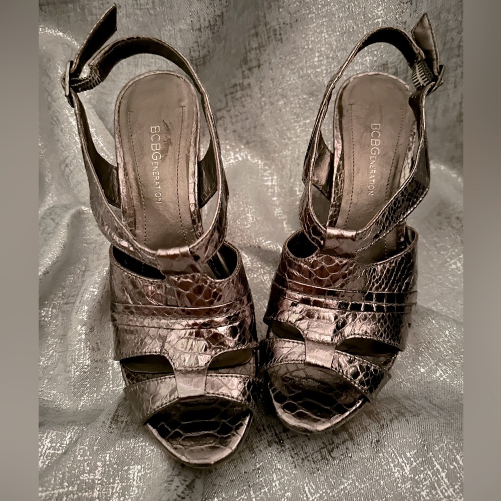 BCBG CORK WEDGES, faux snake skin bronze metallic SZ 8.5